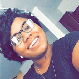 Meet your Posher, Chanel