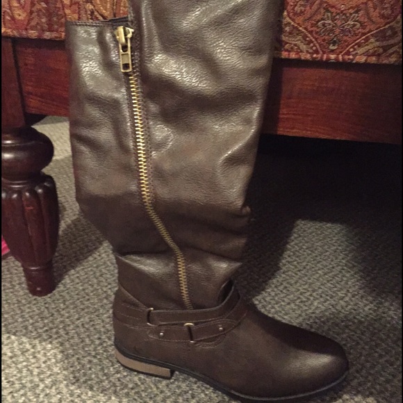 Rampage Idella boots.