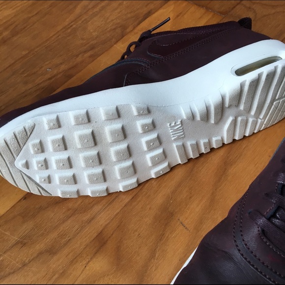 SOLD• NikeAir Max sneakers - Picture 3 of 4