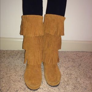 Minnetonka fringe boots (3-layer)