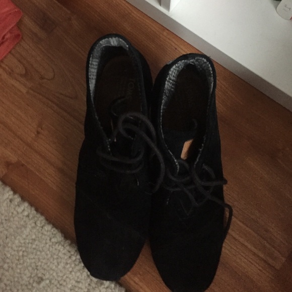 Toms wedges