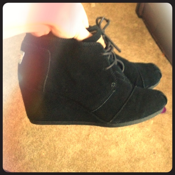 Toms wedges