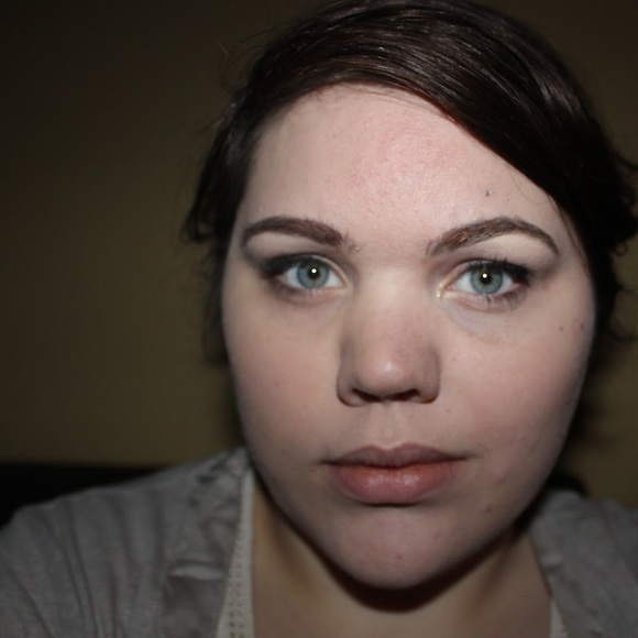 Meet your Posher, Laura - Picture 1 of 1