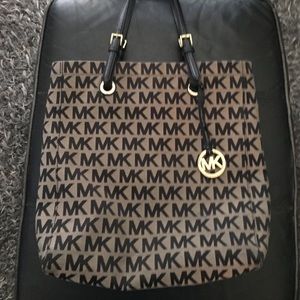 Michael Kors Tote... Black and Beige Signature