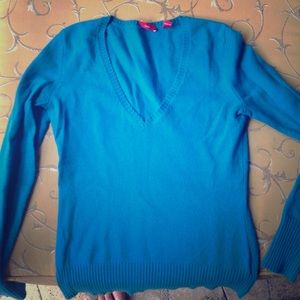 Blue cashmere v neck like new