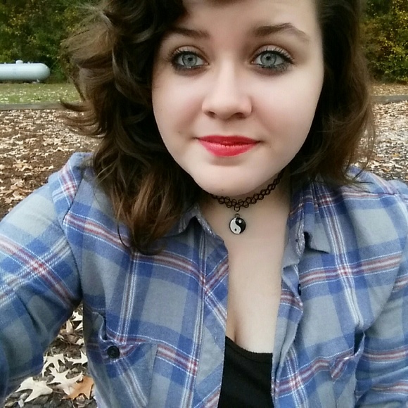 Meet your Posher, Lisa - Picture 1 of 1