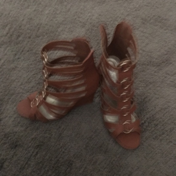 Woman's shoes
