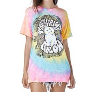 tripping right meow tee 💕HOLD💕