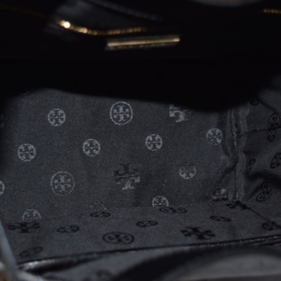 ✨SOLD✨ Tory Burch Robinson Bucket Bag - Picture 2 of 4