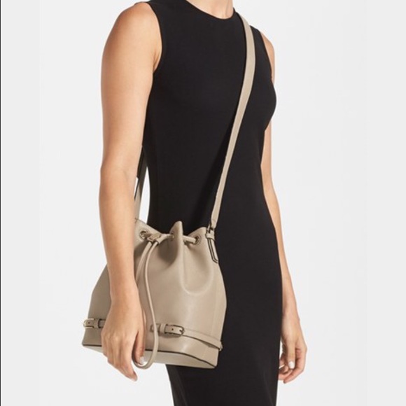 ✨SOLD✨ Tory Burch Robinson Bucket Bag - Picture 3 of 4