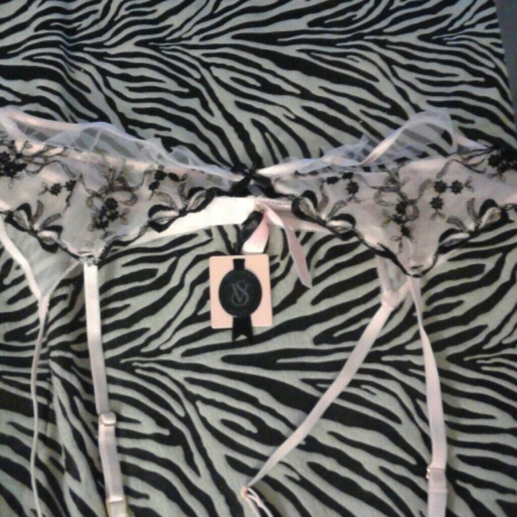 Victoria's Secret NWT garter belt