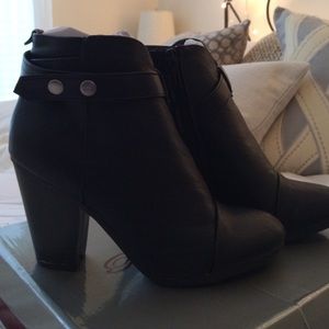 Black heeled a ankle booties