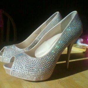 Bling Jennifer Lopez pumps