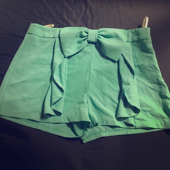 Turquoise high waisted shorts with bow !