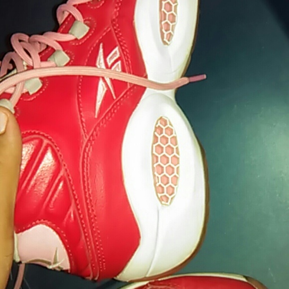 Red Reebok questions - Picture 2 of 3