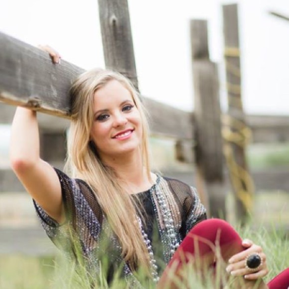 Meet your Posher, Katie - Picture 1 of 1