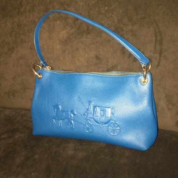 NWOT COACH SHOULDER BAG !!