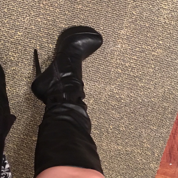 Steve Madden boots. Never worn. - Picture 3 of 4