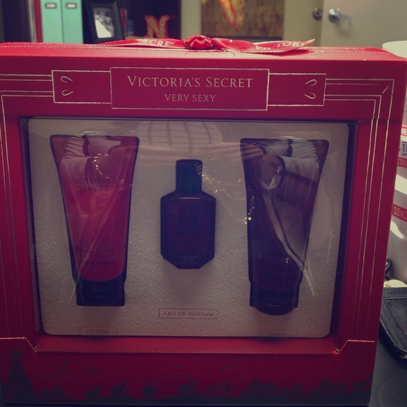 Brand new gift set!!