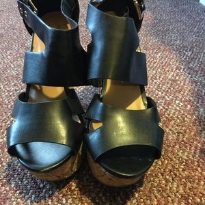 Black wedges