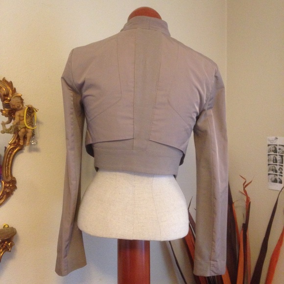 ‼️LAST CHANCE‼️ BCBG MAXAZRIA CROPPED BLAZER - Picture 2 of 7