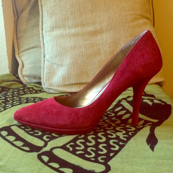 Oxblood suede BCBG heels 💕 - Picture 1 of 4
