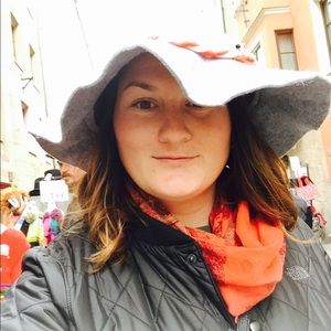 Meet your Posher, Devin