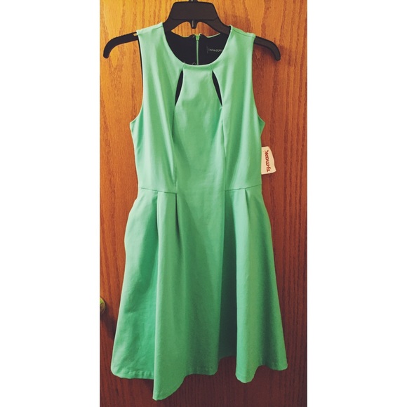 Sleeveless Cynthia Rowley dress