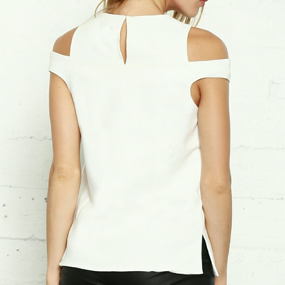 Ivory white cold shoulder top - Picture 3 of 3