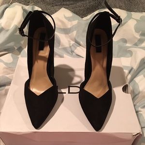 Forever 21 suede black heels