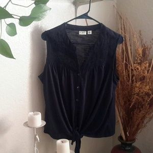 Women's Sleeveless Blouse. Fits Like XL Size 18/20