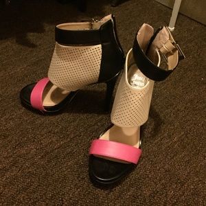 Juicy sexy heels!!