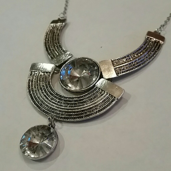 Simple Design Silver Colored Necklace