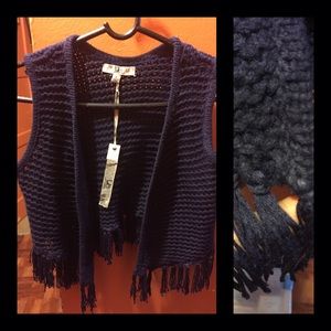 🌟💃🏽Fringe crop sweater vest!💃🏽🌟