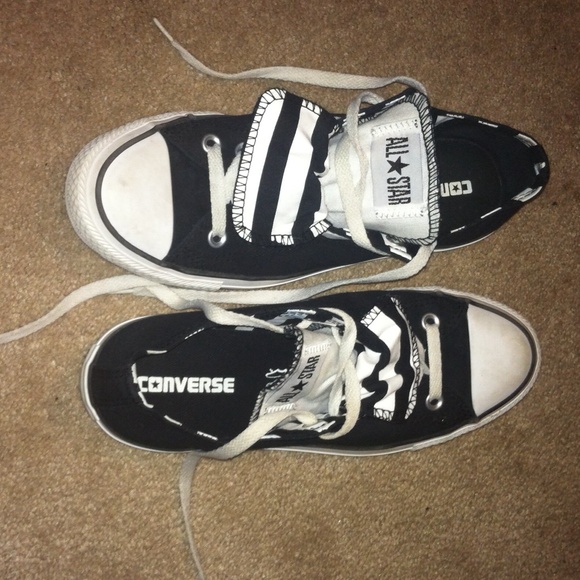 Classic black converse size 8