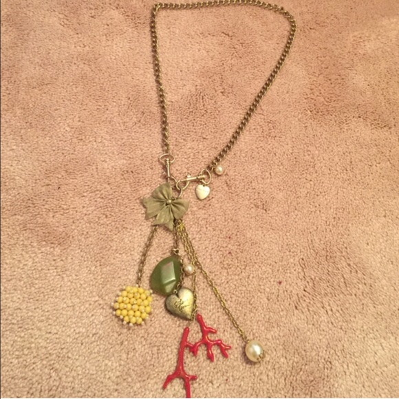Like-new vintage Betsey Johnson necklace!💞