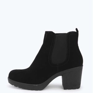 Faux-suede Chelsea boots!