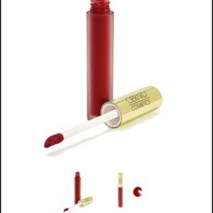 Hydrating liquid lipstick