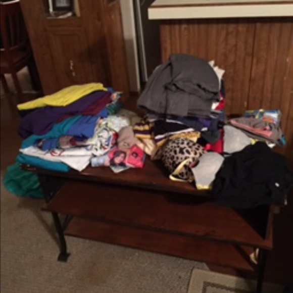 So many clothes. What u looking for? Sell or trade - Picture 4 of 4