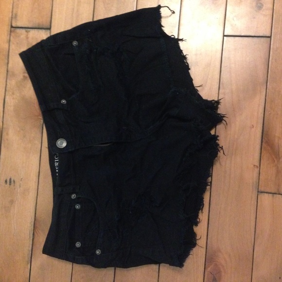SOLD Black destroyed shorts