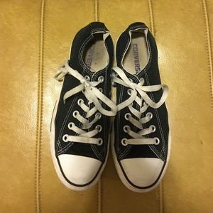 Black low top chuck Taylor's