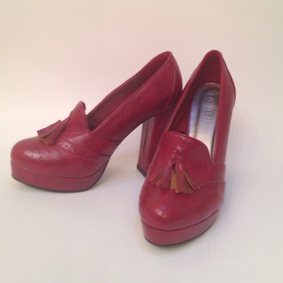 Beautiful Scarlet Red Oxford Pumps.