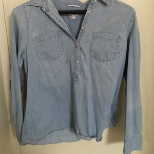 Chambray 1/2 buttoned light wash top