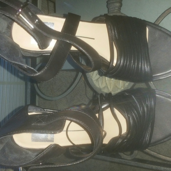 re-poshin new condition Dolce Vita Sandals - Picture 3 of 4