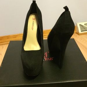 Black Heels/Pumps