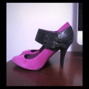 Steve Madden Fuschia Suede heels
