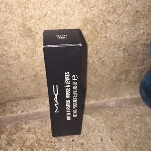 MAC velvet teddy