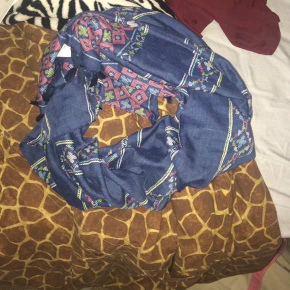 HOLLISTER SCARF