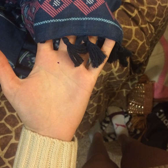 HOLLISTER SCARF - Picture 2 of 2