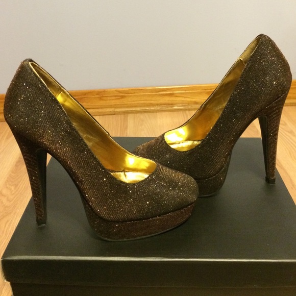 Heels - Picture 2 of 3